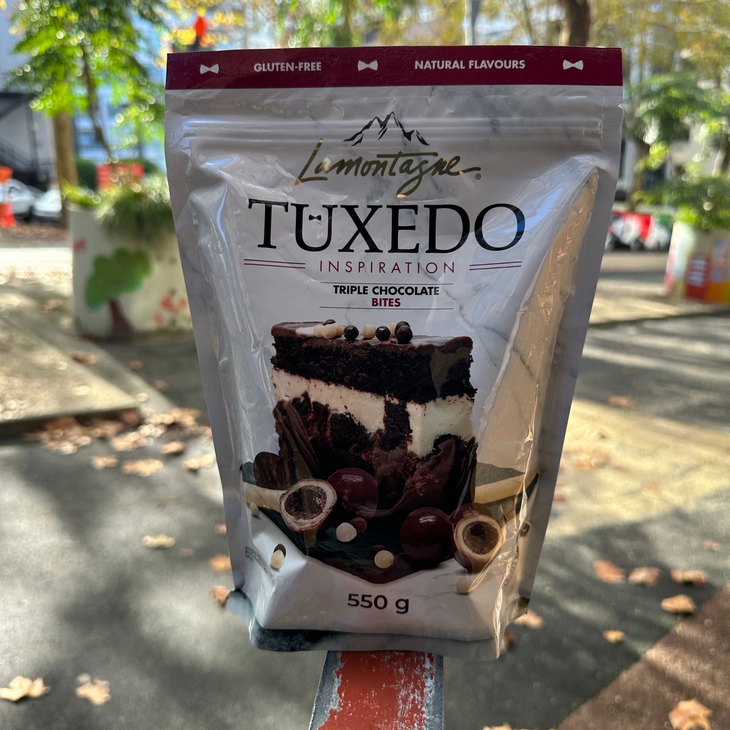 TUXEDO TRIPLE CHOC BITES 550G
